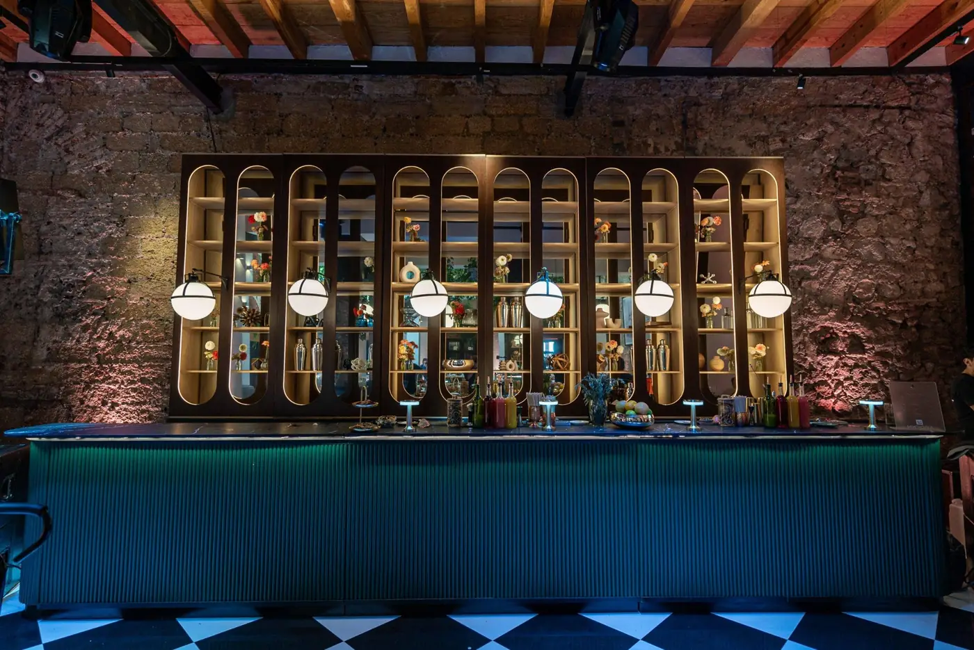 Carrito móvil de cocteles